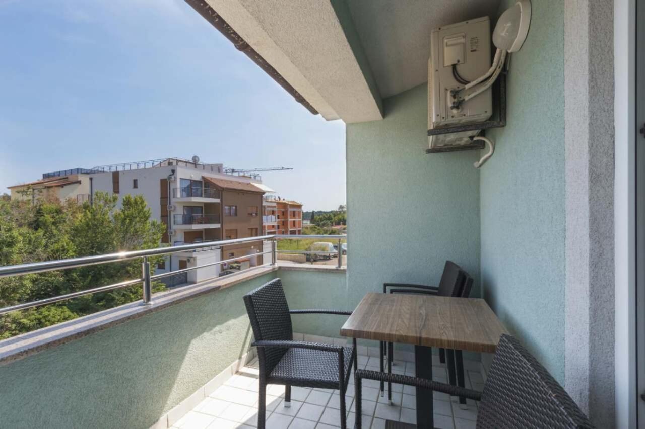 Apartments Riva Medulin Exterior photo
