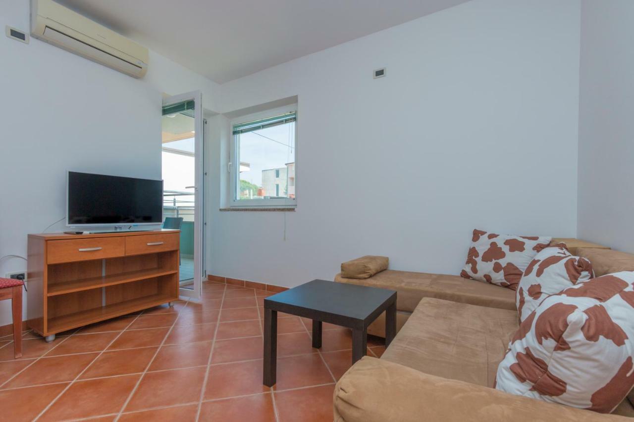 Apartments Riva Medulin Exterior photo