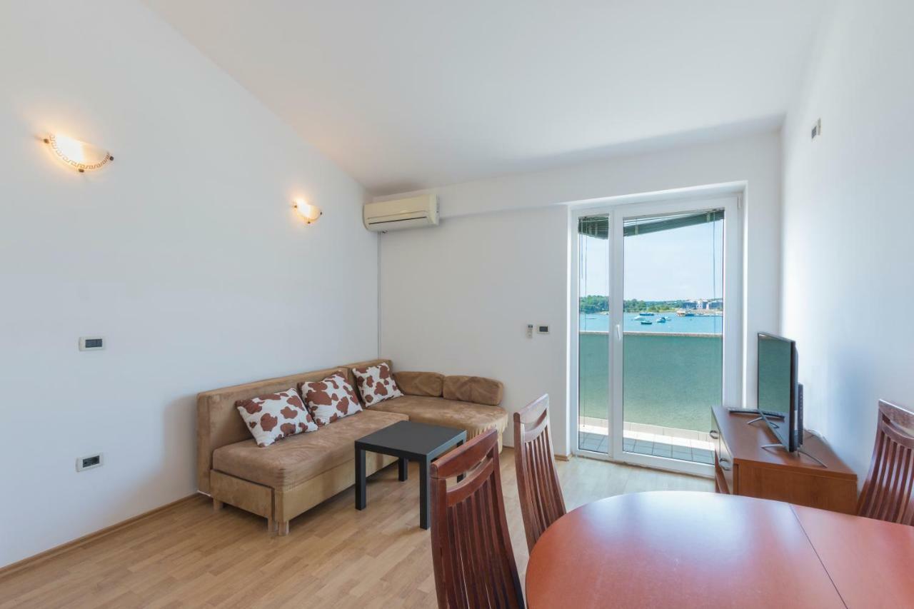 Apartments Riva Medulin Exterior photo
