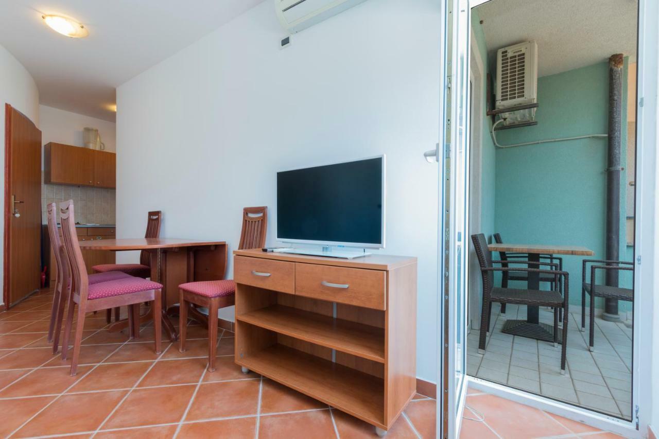 Apartments Riva Medulin Exterior photo