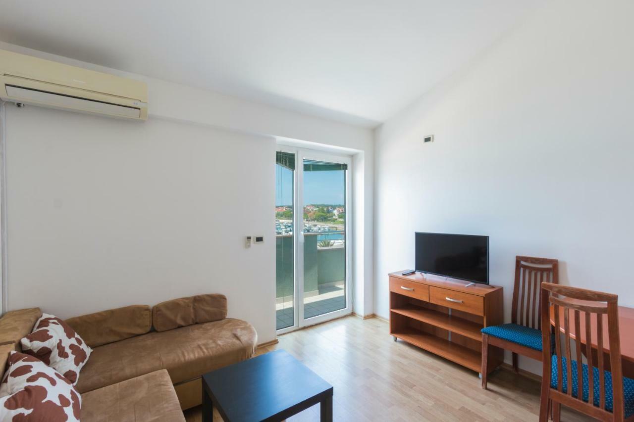 Apartments Riva Medulin Exterior photo