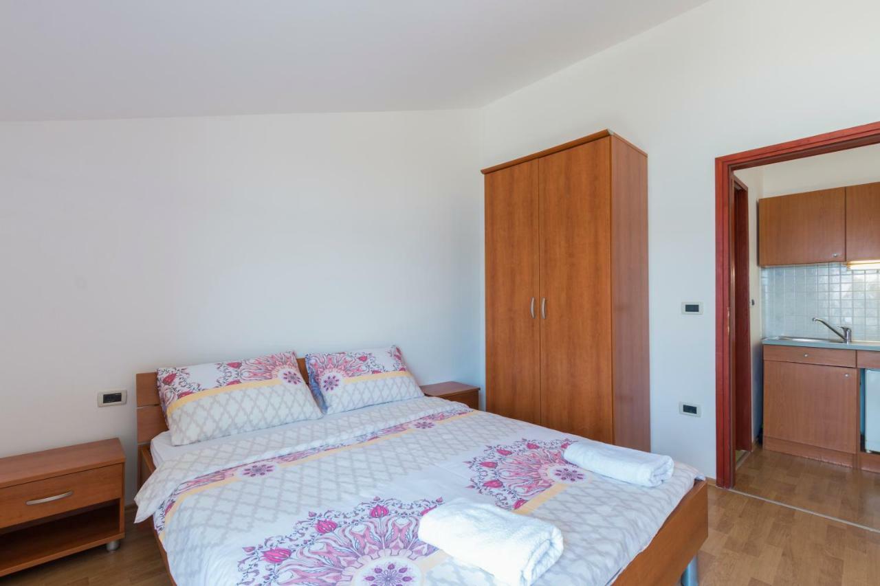 Apartments Riva Medulin Exterior photo